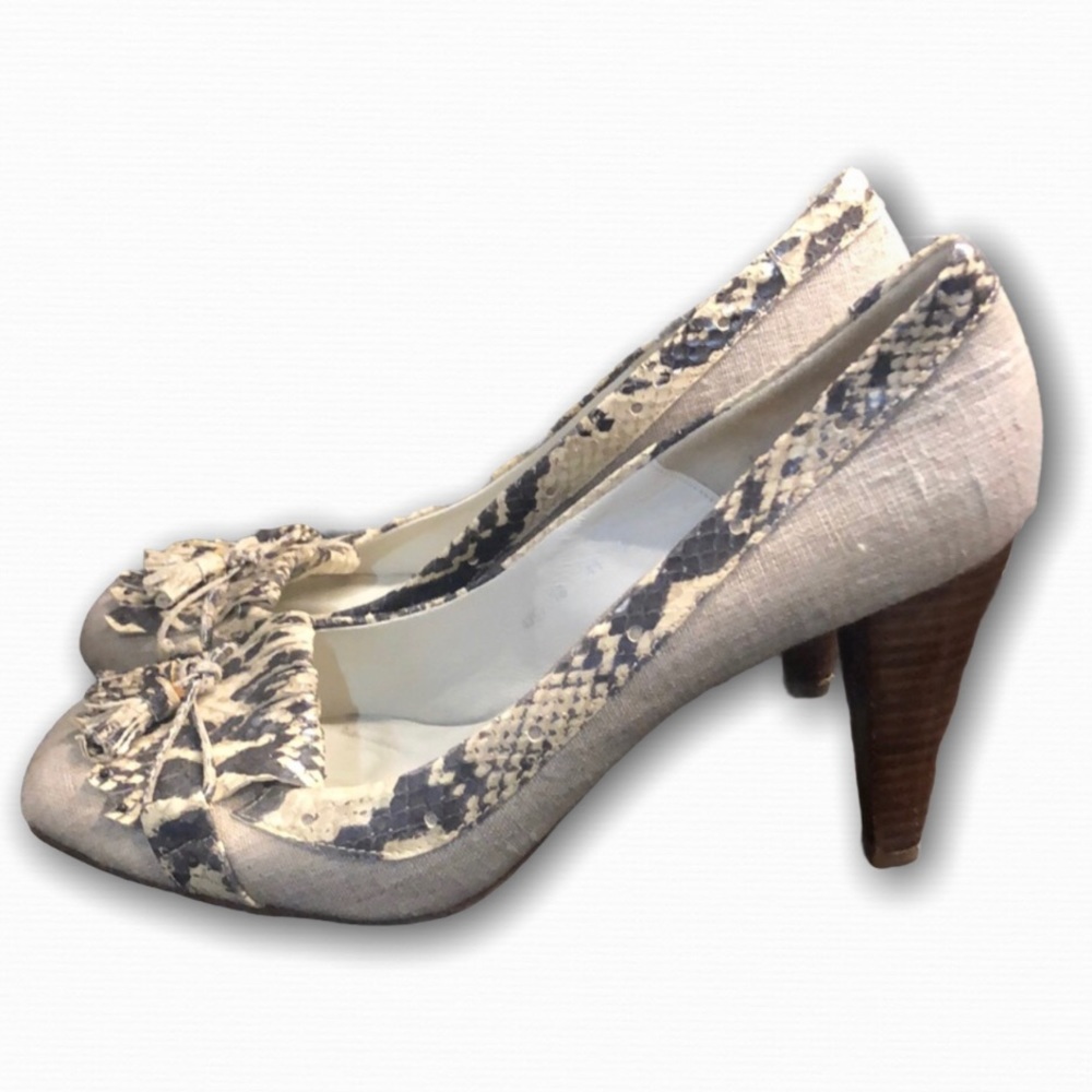Rebeca Sanver ivory burlap snakeskin tassel pumps 41 US size 10‎
